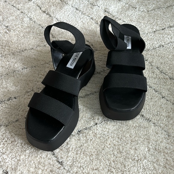 NWT Steve Madden Wedge Sandal Black 7.5 - Picture 2 of 6